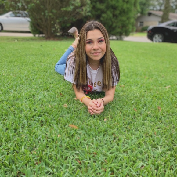 Meet your Posher, Juli - Picture 1 of 2